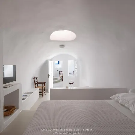 Aghios Artemios Traditional 3* Imerovigli (Santorini)