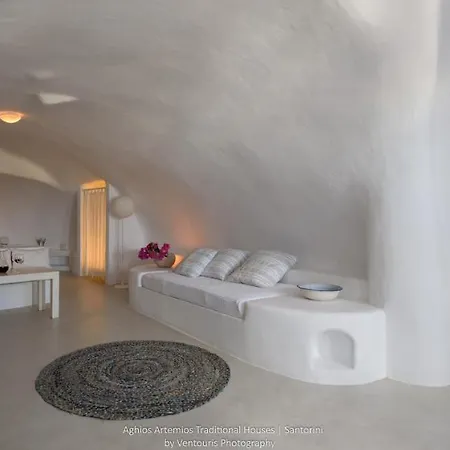 Отель Aghios Artemios Traditional 3*